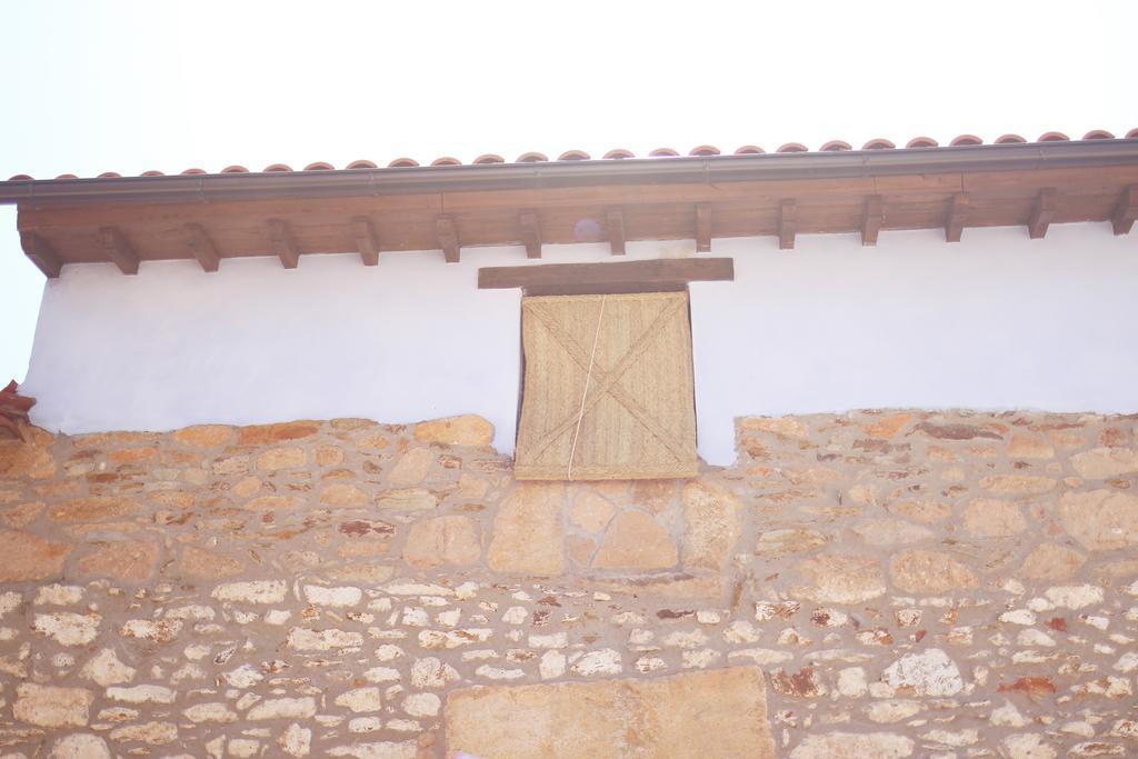 La Grulla Dorada Guest House Perales del Puerto Exterior photo
